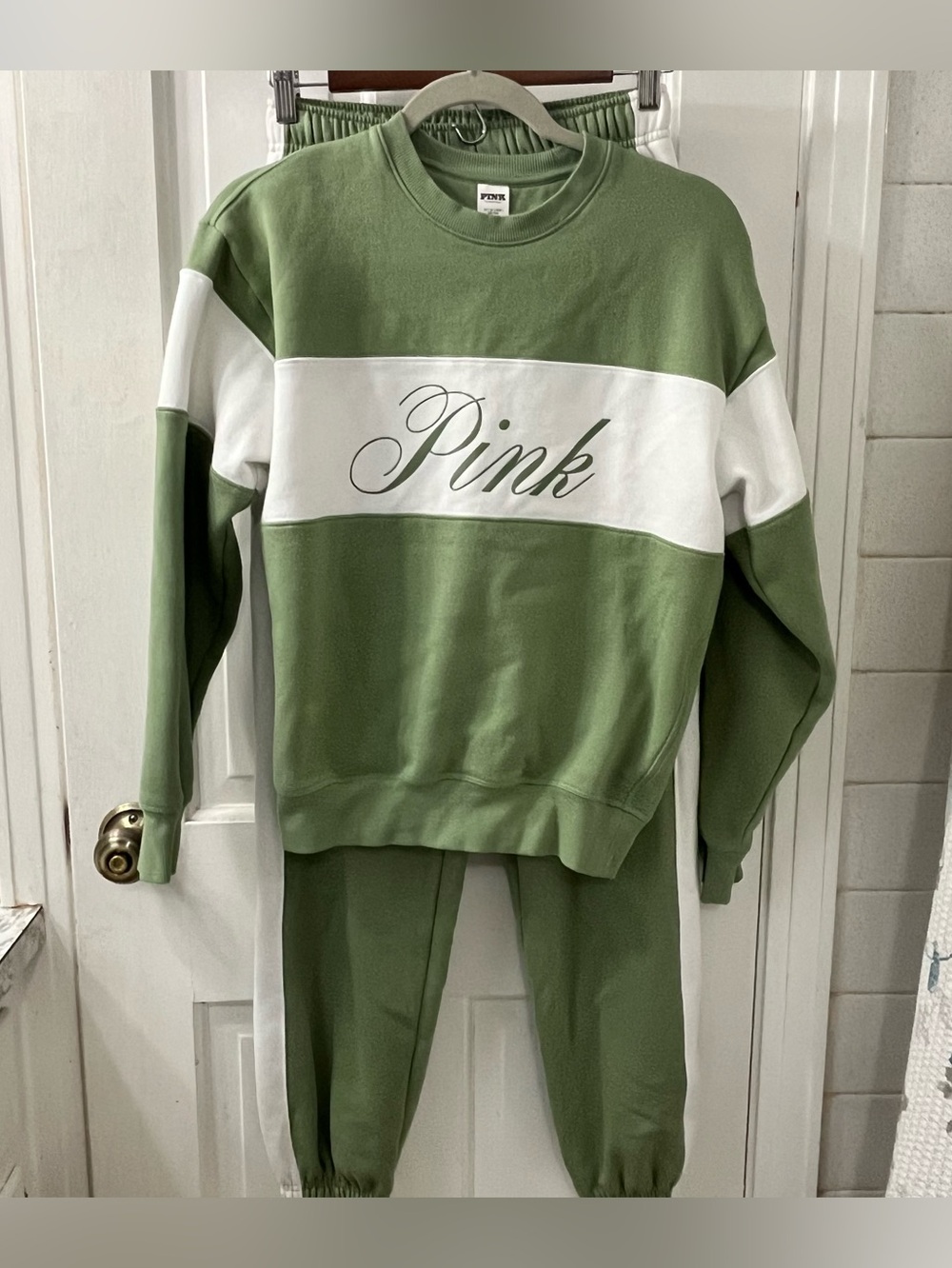 Victoria's Secret PINK Ivy Fleece Crew Sweatshirt with matching sweatpants.